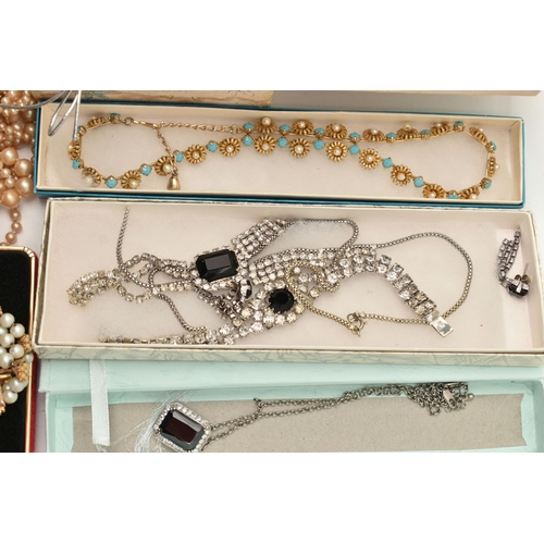 122 - A BOX OF ASSORTED JEWELLERY, to include costume jewellery necklaces brooches, and pendant, also incl... 