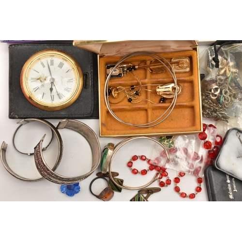 123 - A BOX OF ASSORTED JEWELLERY, to include four white metal cuff bracelets, assorted semi-precious gem ... 