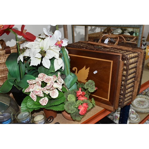 338 - A GROUP OF MISCELLANEOUS SUNDRIES, comprising a copper wash 'Dolly', two wicker picnic hampers, arti... 