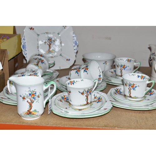 341 - A SHELLEY 'CRABTREE' 11651 PATTERN TEA SET, comprising a milk jug, sugar bowl, square cake plate (cr... 