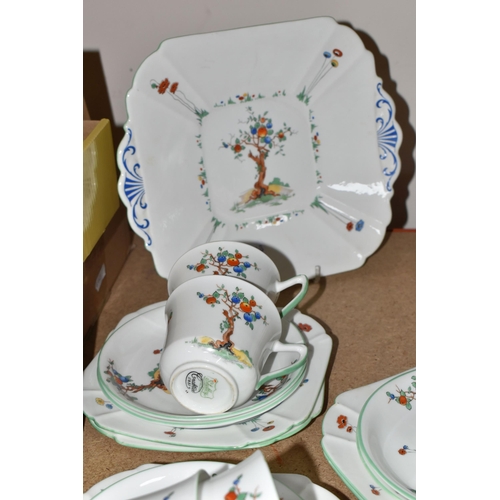 341 - A SHELLEY 'CRABTREE' 11651 PATTERN TEA SET, comprising a milk jug, sugar bowl, square cake plate (cr... 