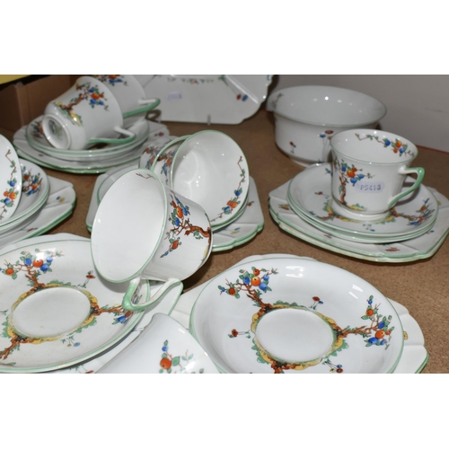 341 - A SHELLEY 'CRABTREE' 11651 PATTERN TEA SET, comprising a milk jug, sugar bowl, square cake plate (cr... 