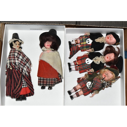 347 - A COLLECTION OF VINTAGE BOXED AND UNBOXED COLLECTORS COSTUME SOUVENIR DOLLS, majority appear complet... 