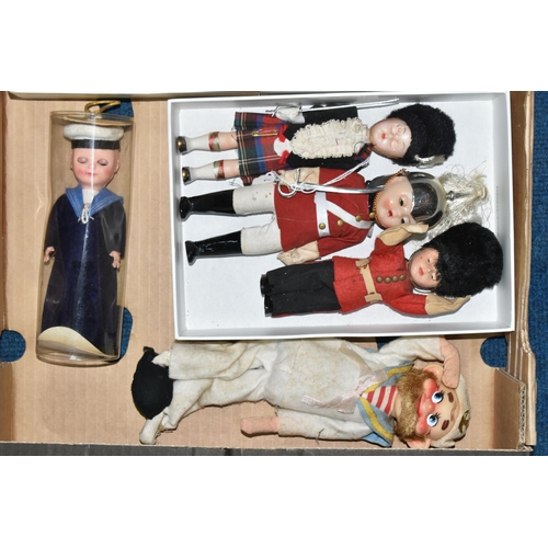 347 - A COLLECTION OF VINTAGE BOXED AND UNBOXED COLLECTORS COSTUME SOUVENIR DOLLS, majority appear complet... 