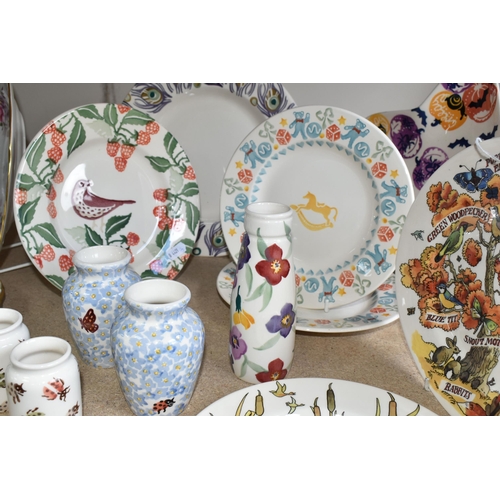 359 - A GROUP OF EMMA BRIDGEWATER PLATES AND ORNAMENTS comprising a Game Birds Mallard plate, two Forget M... 