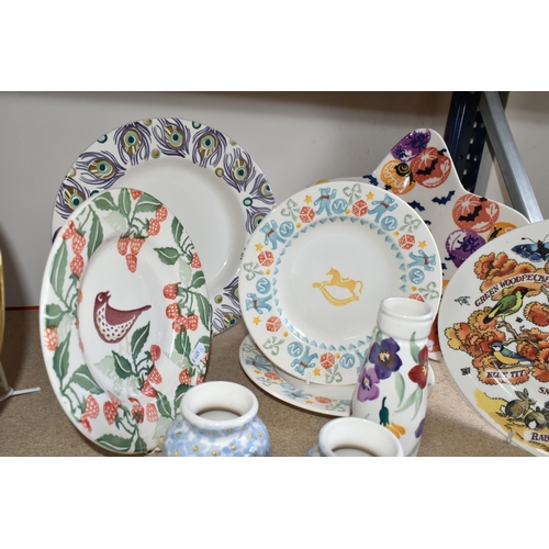 359 - A GROUP OF EMMA BRIDGEWATER PLATES AND ORNAMENTS comprising a Game Birds Mallard plate, two Forget M... 