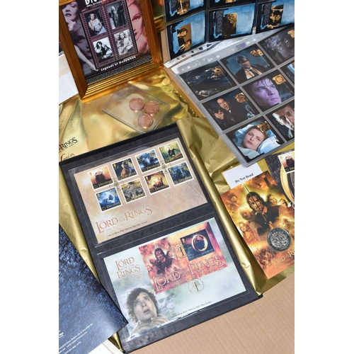 366 - A QUANTITY OF VARIOUS COLLECTORS MEMORABILIA, to include a Lord of the Rings 'The Return of the King... 