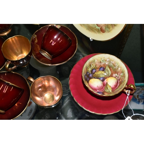 373 - A GROUP OF AYNSLEY ORCHARD GOLD AND A CARLTON WARE ROUGE ROYALE COFFEE SET, comprising an Aynsley Or... 