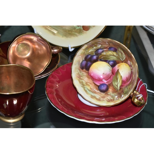 373 - A GROUP OF AYNSLEY ORCHARD GOLD AND A CARLTON WARE ROUGE ROYALE COFFEE SET, comprising an Aynsley Or... 