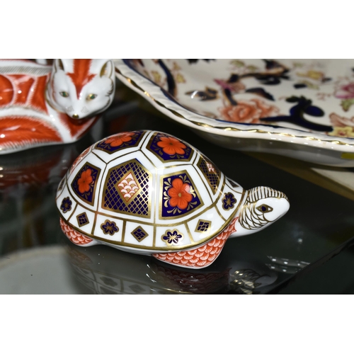 383 - A GROUP OF ROYAL CROWN DERBY AND MASONS CERAMICS, to include a Royal Crown Derby Imari 1128 tea plat... 