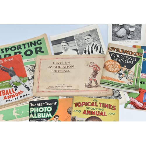 422 - A QUANTITY OF 1930'S FOOTBALL ANNUALS, to include Littlewoods 1935-36 and 1936-37, Topical Times 193... 