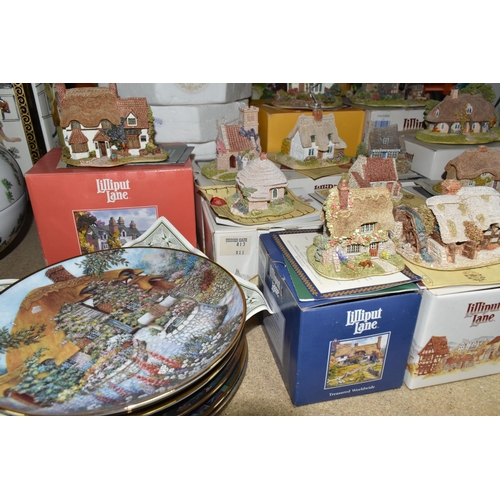 471 - A COLLECTION OF BOXED LILLIPUT LANE COTTAGES, most with deeds, comprising Cradle Cottage, Junk & Dis... 