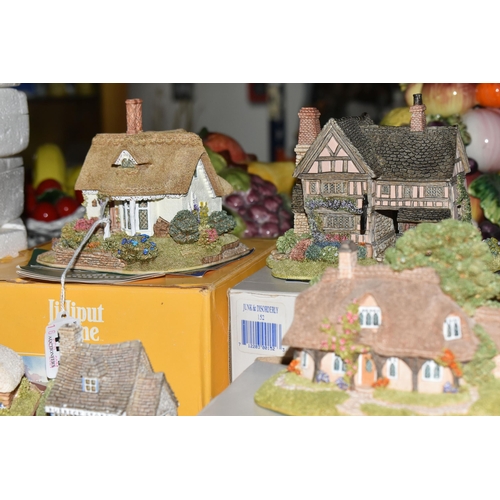 471 - A COLLECTION OF BOXED LILLIPUT LANE COTTAGES, most with deeds, comprising Cradle Cottage, Junk & Dis... 