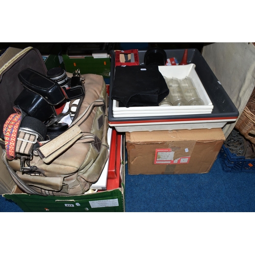 477 - A BOX AND LOOSE PHOTOGRAPHIC EQUIPMENT, to include a Praktica L2 35mm camera fitted with a Carl Zeis... 