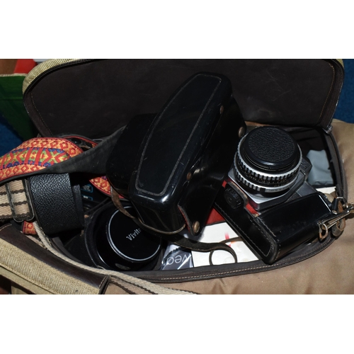 477 - A BOX AND LOOSE PHOTOGRAPHIC EQUIPMENT, to include a Praktica L2 35mm camera fitted with a Carl Zeis... 