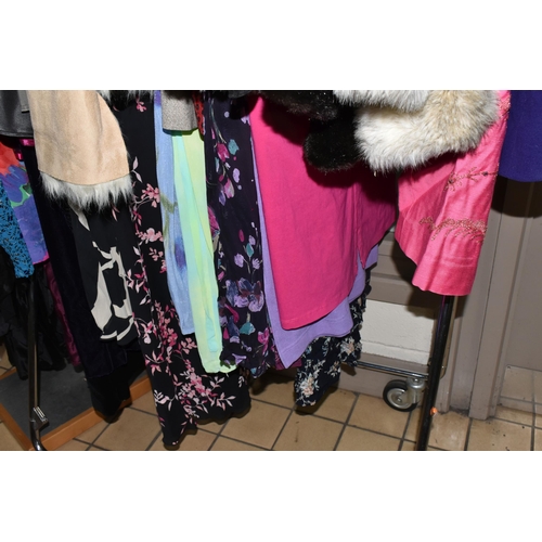 513 - A LARGE QUANTITY OF LADIES' EVENING DRESSES, FAUX FUR JACKETS, AND TOPS to include a vintage purple ... 