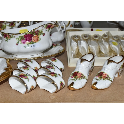 517 - A COLLECTION OF ROYAL ALBERT 'OLD COUNTRY ROSES' PATTERN DINNER, TEA AND GIFT WARES, comprising two ... 