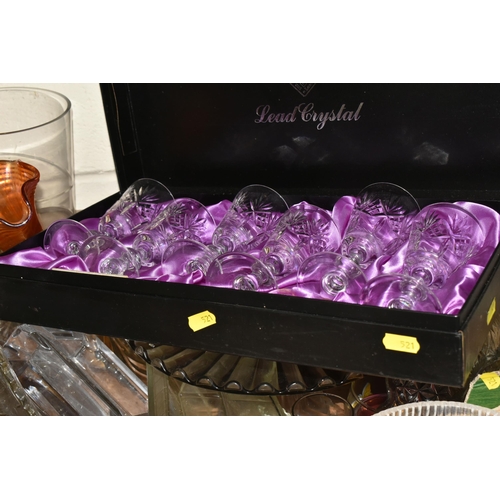 521 - TWO BOXES AND LOOSE GLASSWARE, to include two boxed sets of six Edinburgh Crystal wine glasses, four... 