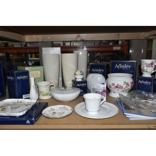 524 - A GROUP OF AYNSLEY GIFT AND TEA WARE, comprising a boxed Cherry Blossom square tray, a boxed Cherry ... 