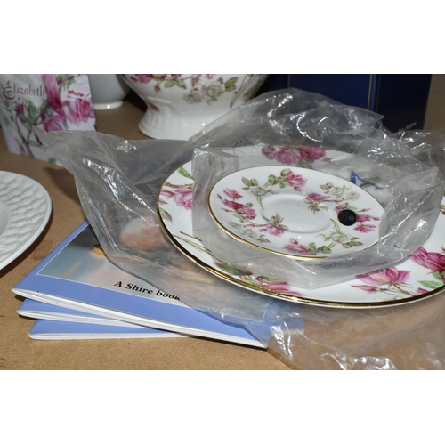 524 - A GROUP OF AYNSLEY GIFT AND TEA WARE, comprising a boxed Cherry Blossom square tray, a boxed Cherry ... 