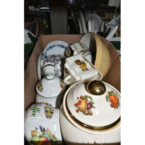 527 - FIVE BOXES OF CERAMIC TEA AND DINNER WARE, to include a Royal Worcester gold lustre sugar bowl with ... 