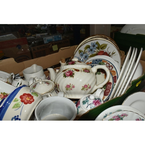 527 - FIVE BOXES OF CERAMIC TEA AND DINNER WARE, to include a Royal Worcester gold lustre sugar bowl with ... 