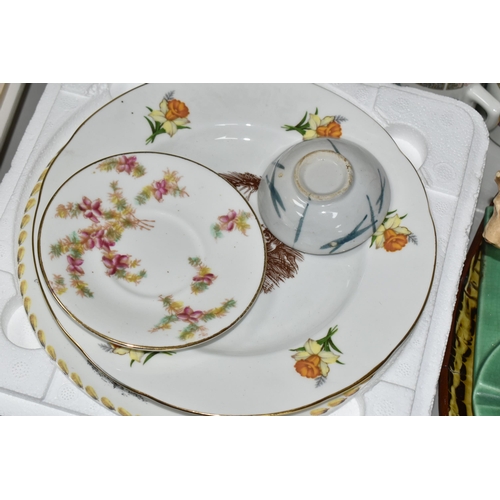 392 - A GROUP OF VINTAGE MISCELLANEOUS ITEMS comprising a partial Longtons art deco style dinner service a... 