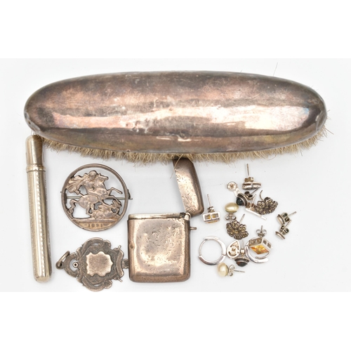 66 - A SILVER CLOTHES BRUSH, VESTA CASE AND OTHER ITEMS, to include a polished silver lined clothes brush... 