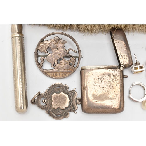 66 - A SILVER CLOTHES BRUSH, VESTA CASE AND OTHER ITEMS, to include a polished silver lined clothes brush... 