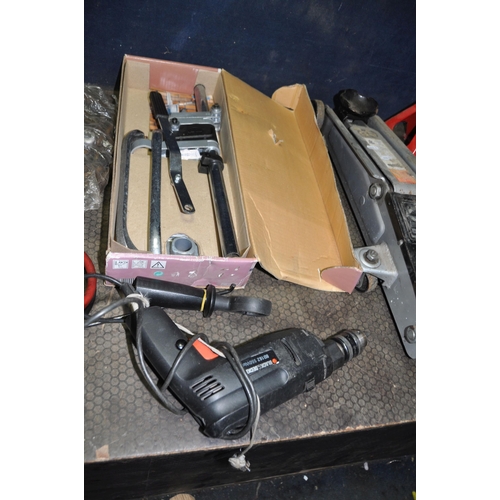 1055 - A COLLECTION OF AUTOMOTIVE TOOLS including a Hilka trolley jack, a pair of Tool Rack axle stands, ju... 