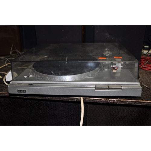 1060 - A SONY PS-T22 TURNTABLE with clear lid (one hinge incomplete) (PAT fail due to uninsulated plug but ... 