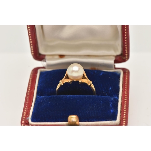 38 - AN 18CT YELLOW GOLD CULTURED PEARL RING, set with a cultured pearl, measuring approximately 8.16mm b... 