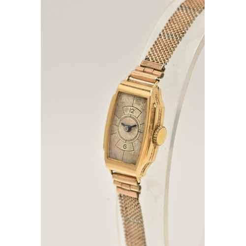 55 - AN EARLY 20TH CENTURY WRISTWATCH, the cream dial, with black Arabic numerals at six and twelve o'clo... 