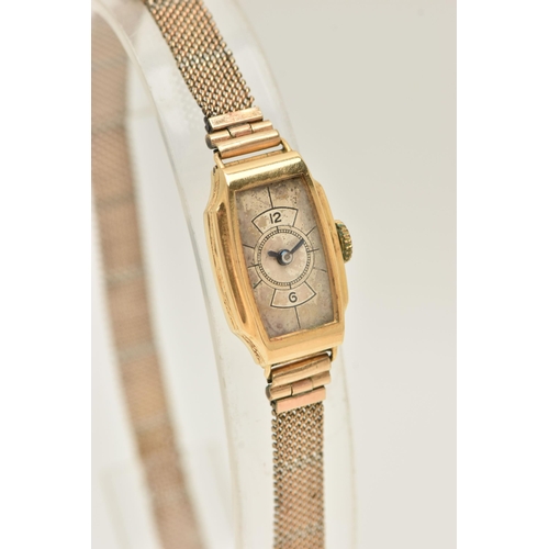 55 - AN EARLY 20TH CENTURY WRISTWATCH, the cream dial, with black Arabic numerals at six and twelve o'clo... 