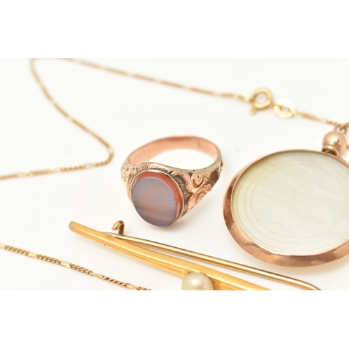 72 - A SMALL SELECTION OF JEWELLERY, to include a 9ct gold bar brooch set with a central cultured pearl, ... 