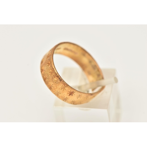 73 - A 22CT GOLD WIDE BAND RING, AF split band with diamond cut pattern, hallmarked 22ct London 1970, app... 