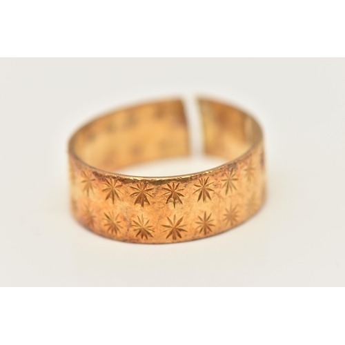 73 - A 22CT GOLD WIDE BAND RING, AF split band with diamond cut pattern, hallmarked 22ct London 1970, app... 