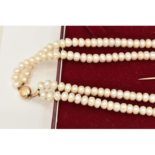 84 - A YELLOW METAL AMETHYST AND SPLIT PEARL STICK PIN AND A CULTURED BAROQUE PEARL NECKLACE, the stick p... 