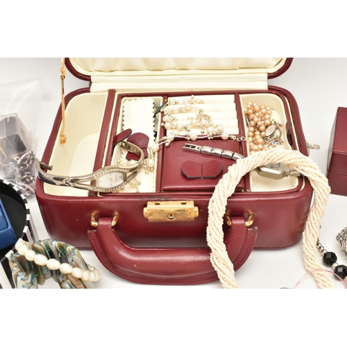 122 - A BOX OF ASSORTED SILVER/WHITE METAL AND COSTUME JEWELLERY, to include a silver cubic zirconia set h... 