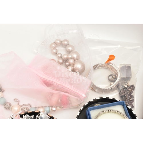 122 - A BOX OF ASSORTED SILVER/WHITE METAL AND COSTUME JEWELLERY, to include a silver cubic zirconia set h... 