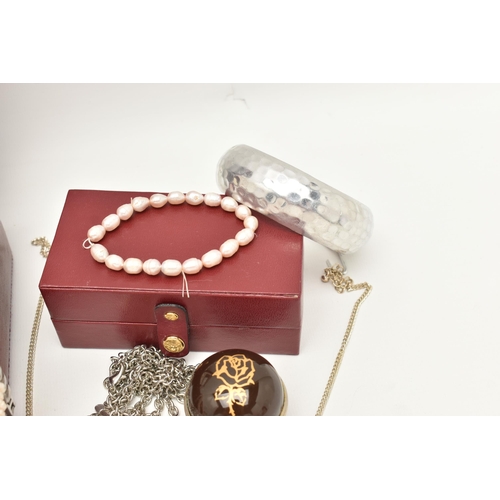 122 - A BOX OF ASSORTED SILVER/WHITE METAL AND COSTUME JEWELLERY, to include a silver cubic zirconia set h... 