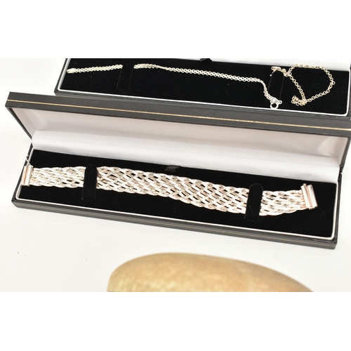 124 - A BOX TO INCLUDE A SILVER HINGED BANGLE AND VARIOUS WHITE METAL BRACELETS, the hinged bangle decorat... 