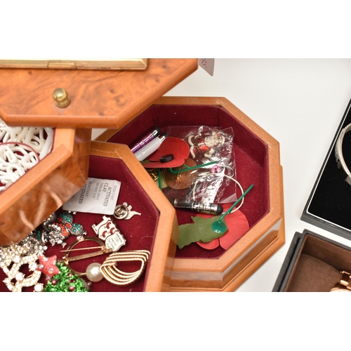 125 - A BOX OF COSTUME JEWELLERY, WATCHES A JEWELLERY BOX AND OTHER ITEMS, to include a gold plated rectan... 