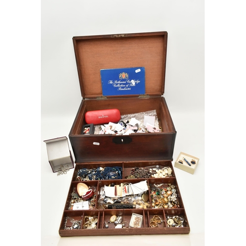 132 - A WOODEN BOX WITH A QUANTITY OF COSTUME JEWELLERY AND ITEMS, hinged wooden box with removable intern... 