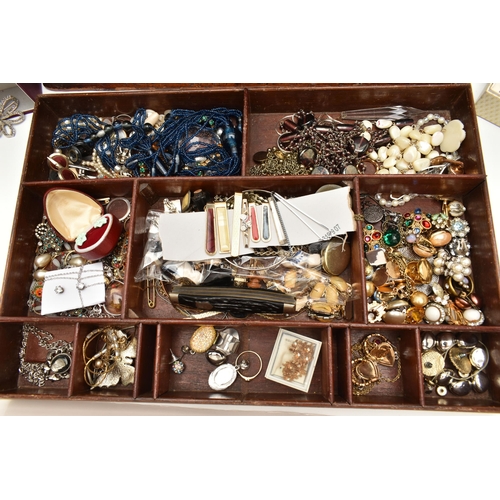 132 - A WOODEN BOX WITH A QUANTITY OF COSTUME JEWELLERY AND ITEMS, hinged wooden box with removable intern... 