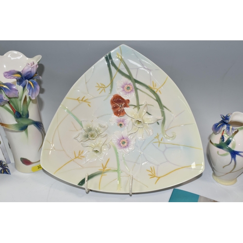 323 - A GROUP OF FOUR PIECES OF FRANZ COLLECTION PORCELAIN, comprising a 'Hummingbird' vase FZ01203, heigh... 