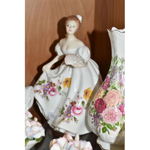 325 - A GROUP OF FIFTEEN PIECES OF NAMED PORCELAIN GIFTWARE AND FIGURINES, comprising two Coalport 'Rose G... 