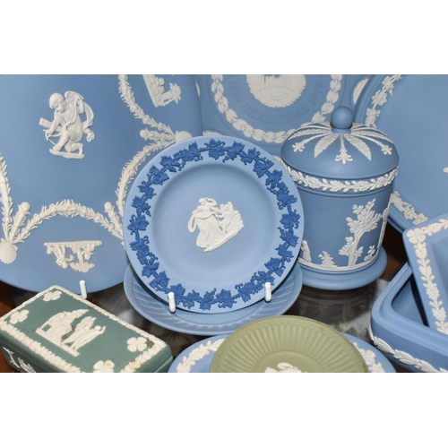 338 - A COLLECTION OF WEDGWOOD JASPERWARE, nineteen in different colours, comprising a pink trinket dish, ... 