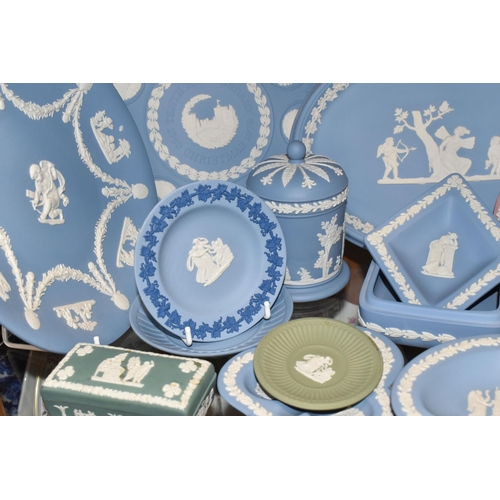 338 - A COLLECTION OF WEDGWOOD JASPERWARE, nineteen in different colours, comprising a pink trinket dish, ... 