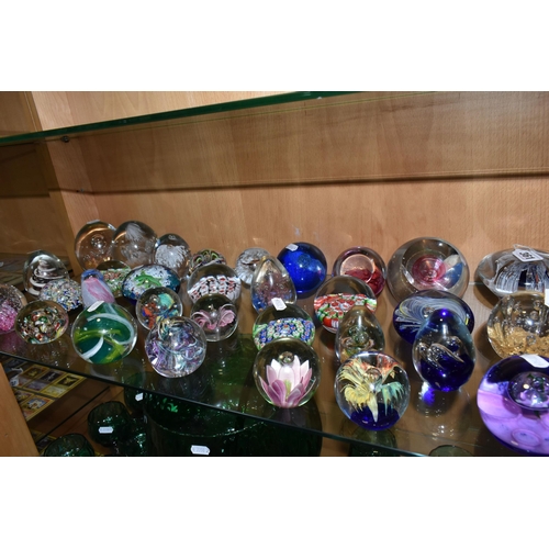 361 - A COLLECTION OF PAPERWEIGHTS, thirty one examples, to include a Caithness limited edition 'Rendezvou... 